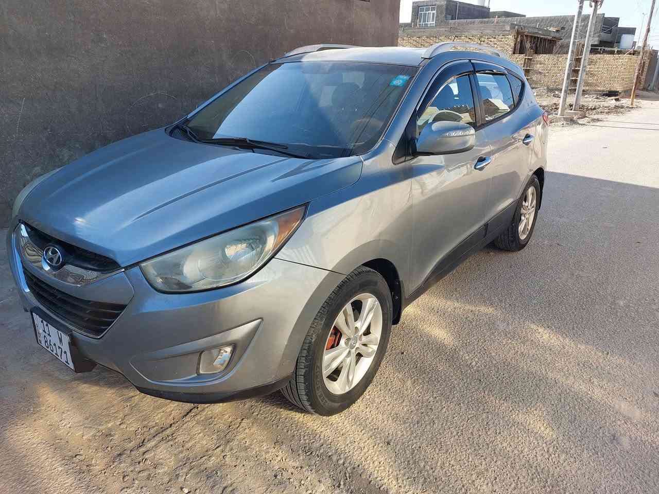 السلام عليكم لبيع توسان موديل 2012 رقم بغداد انكليزي بسمي مكينه 2400 دوش كير محرك حداديه مكفولات بيهه ثلاث قطع صبغ بدون داخل شرط تبريد ثلج تخم تايرات جداد كهربائية كلهه شغاله سياره جاهزه من كلشي السعر 115 وبيهه مجال بسيط مكاني بابل ***********
