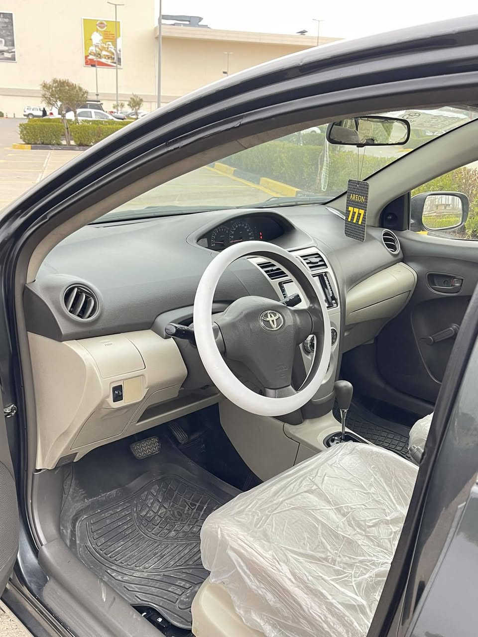 تۆیۆتا یارس 2012 گێر ئۆتۆماتیک 
یەک دۆسەی بۆیاخە
۲ پەڵە ساردی هەیە 
سەنەوی تازەیە
شاشە 
دەبڵ گێچ  ABS 
مەکینە بچوک 2NZ 

سعر : لە کۆمێنت داوای بکە ڕاستەوخۆ بۆت دێت 🤖 

 گێڕ و مەکینەی بەشەرت 
سەیارەکە نمونەیە لە جوانی 

ژمارەی خاوەنەکەی 
***********
