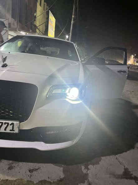 سلام عليكم  اوباما c300 موديل 2016 رقم بغداد وحسب المواصفات  المعروفة للبيع بأسمنا تحويل بعد اكمال الهزة رقم بغداد بيها اربع قطع او خمسة ابيع مصبوغة عام  وحسب السونار الموضح بالنشر السيارة خير من الله بس عوزها ملاحظات ماجذب بالبيع الي تصير نصيبة افهمة ويدلل علية. السعر ١٦٥$ مجال بسيط  للاستفسار***********  ابو علي . بغداد
