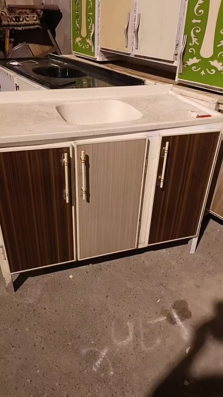 كاونتر مترين ونص وسنك متر ونص وعارضه 90سم للبيع العلوان بصره القبله اي استفسار اتصل ***********
