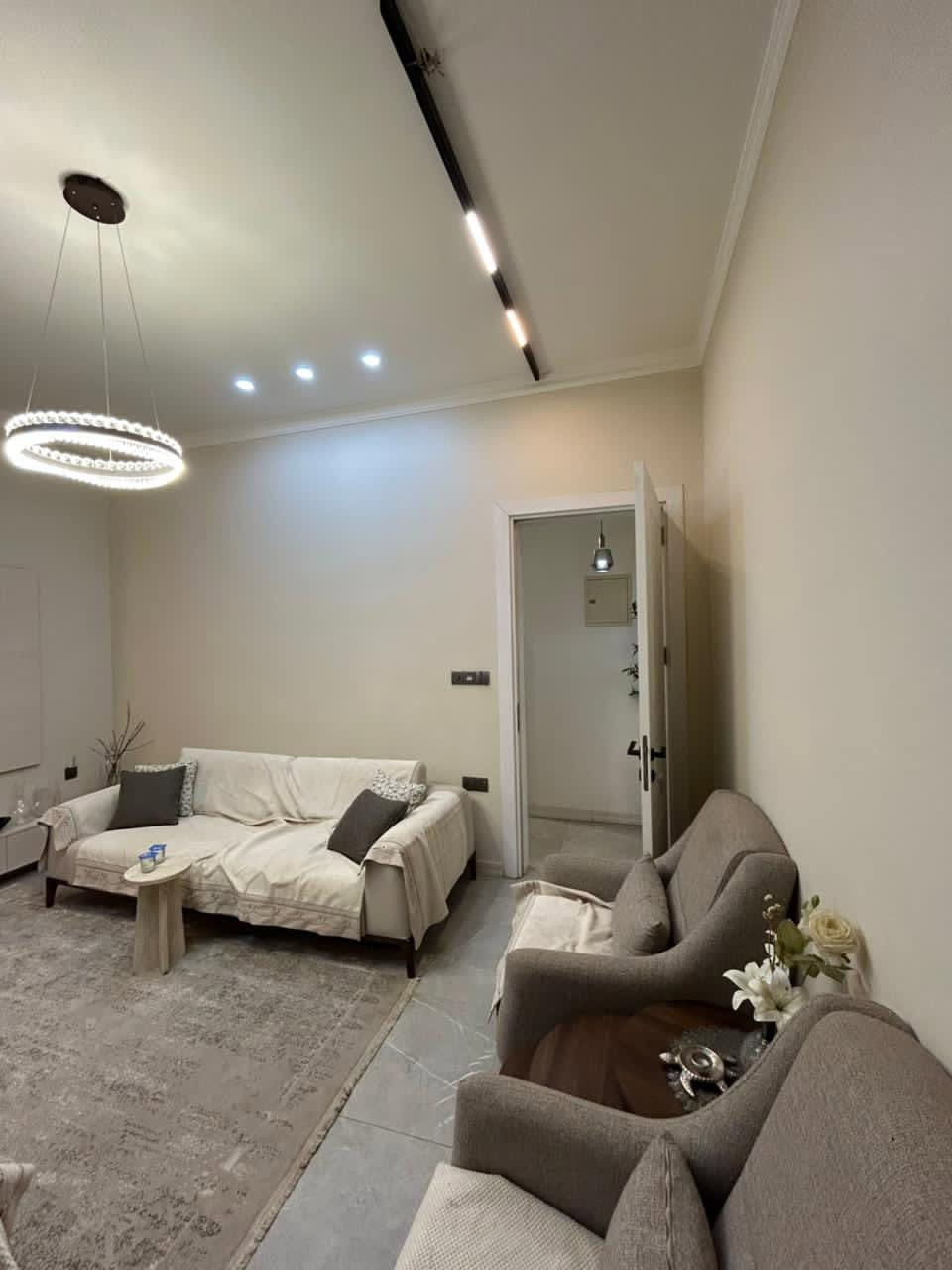 :

🏡 للبيع – بيت سكني مميز

📍 العنوان: البلديات – محلة 730 – زقاق 8
📐 المساحة: 50 متر
🏠 ركن
🏢 ثلاثة طوابق
✨ بناء حديث وتشطيب ممتاز
🌿 حديقة جانبية
✅قريب من جميع الخدمات، مناسب للسكن أو الاستثمار.

📞 للاستفسار ومعرفة السعر والتفاصيل، يرجى التواصل على الرقم: 
***********
