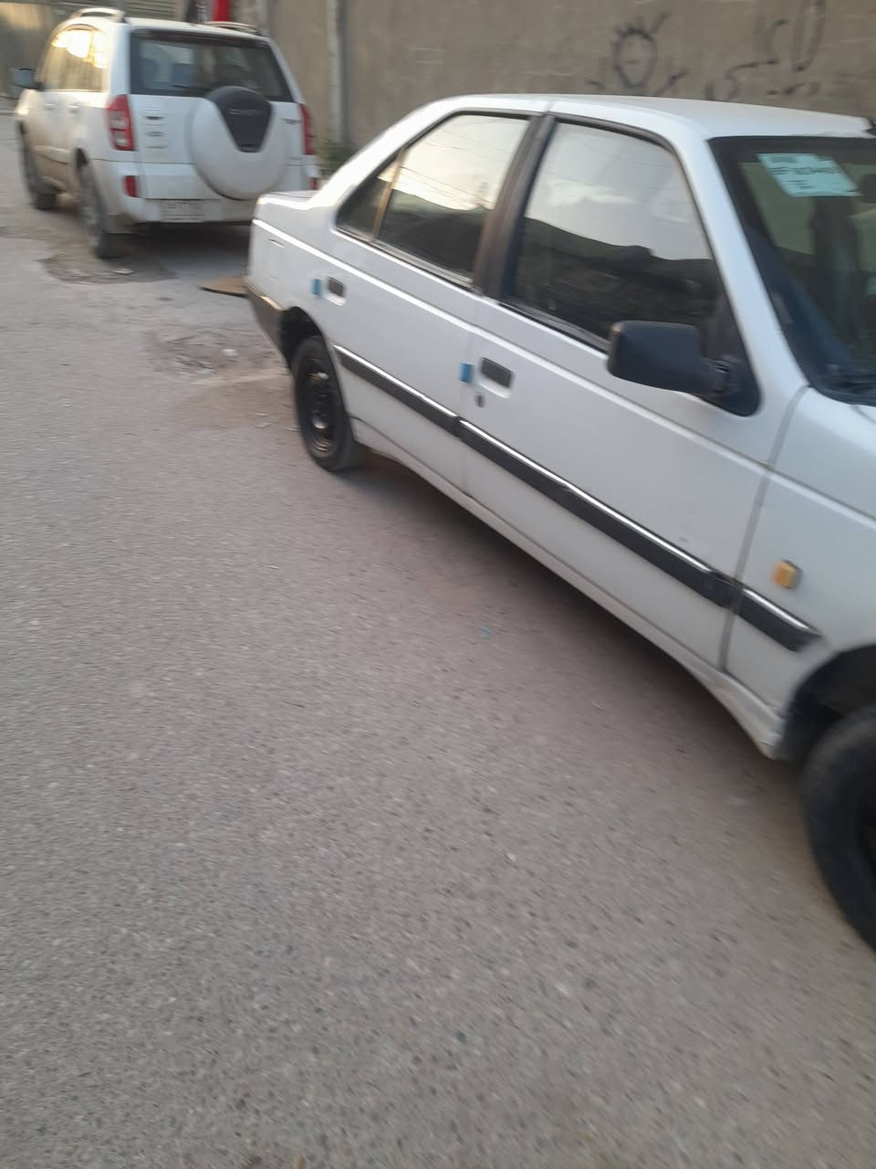 سلام عليكم بيجو روئ سياره علا وضع الشركه  استعمال شخص واحد سياره جديده بيع اومراوس بملكه بس كون متومه حتلا كصتين شرط كير مكينه شواصي  بعد احلا من البدي الي عنده  ***********
