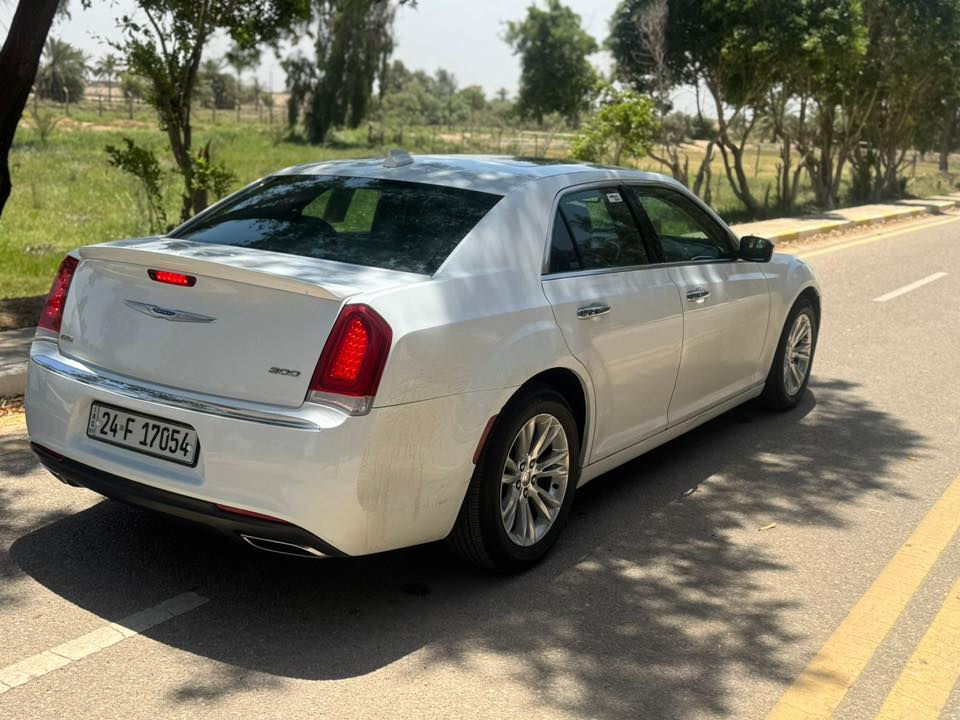 السلام عليكم اوباما C300  2019 خليجي فول مواصفات للبيع
رقم دهوك بدون طخة او صبغ او اي تعديل السيارة بأسمي وتحويل او وكالة اني حاضر العنوان بابل - سدة الهندية للتواصل الاتصال على الرقم ***********
السعر المطلوب 280 وبيها مجال 
السونار موجود بالمنشور
