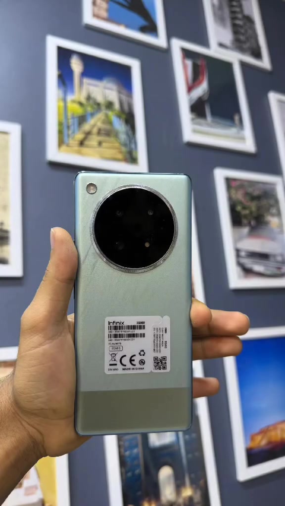الجهاز بالصورة هو Infinix Zero 40 X6860) سعة 512GB. �
device.report +١
الشاشة: 6.78 إنج AMOLED منحنية
الدقة: FHD+
التردد: 120Hz
المعالج: MediaTek Helio G100
الرام: 8GB
الذاكرة: 512GB
الكاميرا الخلفية:
108MP رئيسية
50MP واسعة
2MP
الكاميرا الأمامية: 50MP
البطارية: 5000mAh
الشحن: سريع 45W
النظام: Android 14 مع XOS
البصمة: داخل الشاشة
يدعم NFC والسماعات ستيريو. �
epey.com +٢.


**إذا كنت صاحب هذا الإعلان وتريد حذفه لأي سبب، رجاءا أرسل رسالة إلى الدعم الفني**