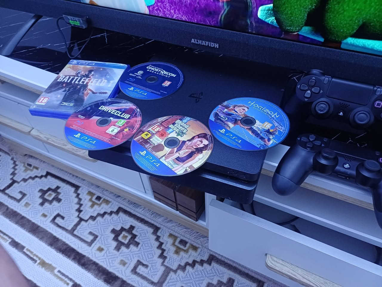 بلي فور سلم اخو لجديد كامل ملحقاته مع يدات 2 كارتونه موجوده (ويا 5اقراص)سعر ٣٠٠ الف مكاني بغداد الجديدة ***********
