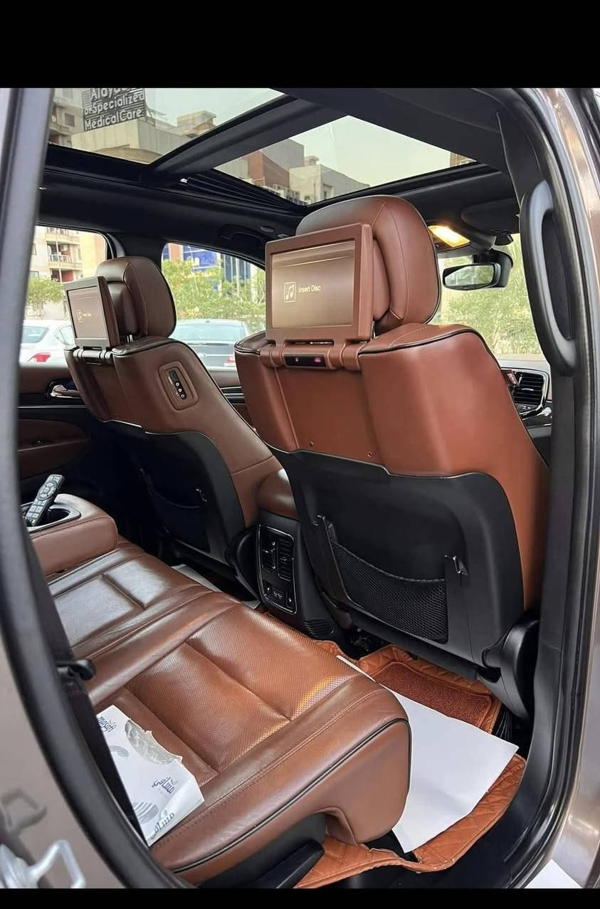 السلام عليكم .جيب شيروكي اوفر لاند خليجي هارلم موديل 2020 لون مميز ماشيه 89 سيارة مكفولة من الصبغ والبارد اكو بيه رصعة مال حصوة بالباب باقية ماساحبها سيارة كلش نضيفة ومعروفة مواصفات الاوفر لاند فوول السعر 34 المكان بغداد ..هاتف ***********
