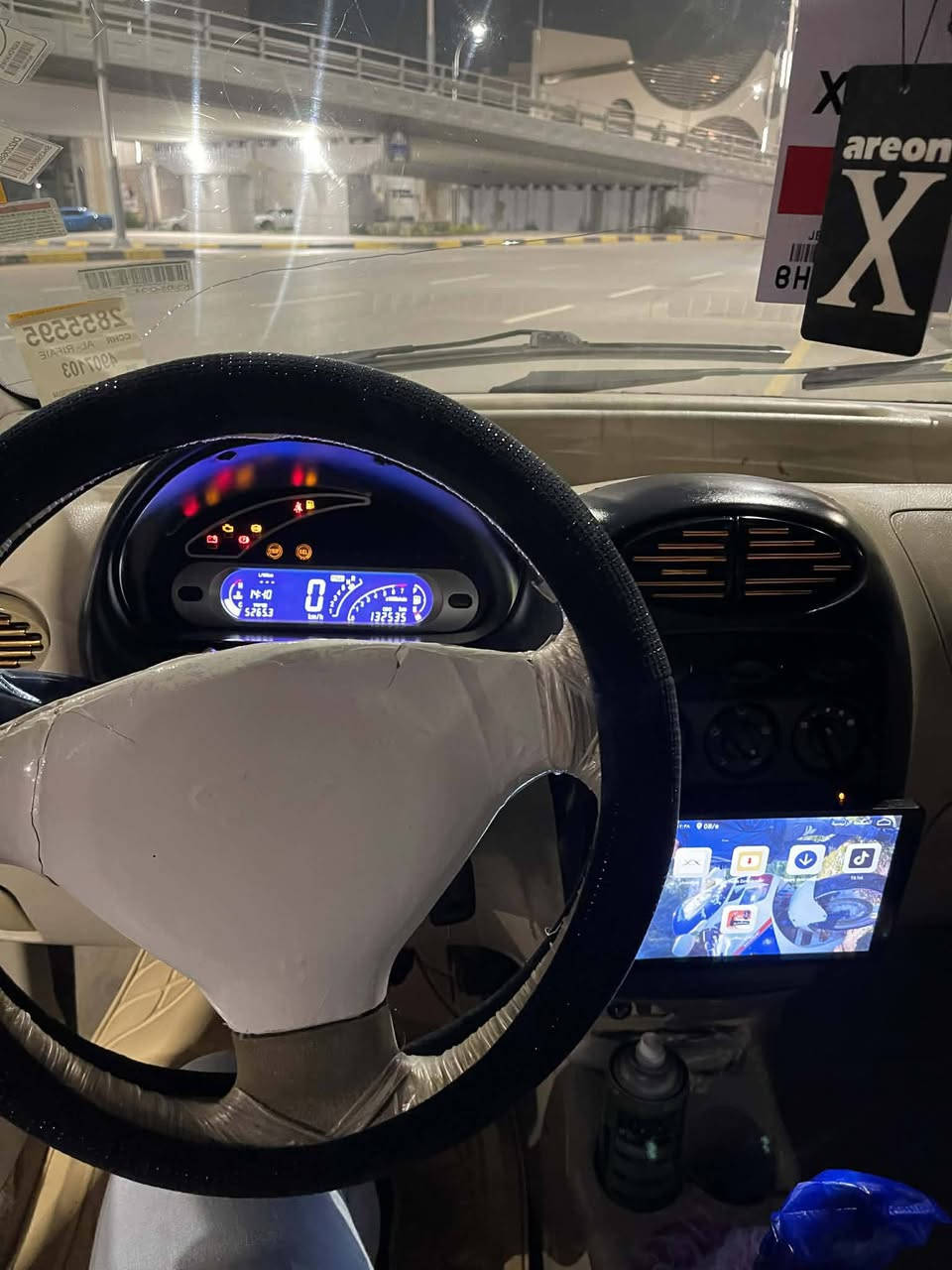 السلام عليكم شيري كيوكيو 2011
كير اوتوماتيك سياره جديده 
مكينه شرط مامفتوحه طخم جديد
سياره جاهزه مال بيت كابون ماستر كارد شرط التحويل من الشرعي 
تبريد تدفئه شغال شاشه وكامره 
طخ

م تايه جديد
***********
