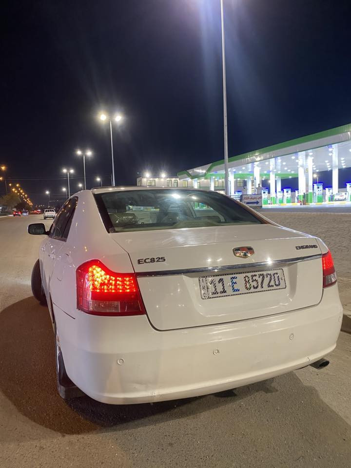 السلام عليكم 
ام كراند Ec8 الحجم الكبير
موديل 2013
محرك وكير ميتسوبيشي بلاد
محرك 2400
لايت زنون 
اشاير بالمري
قطعتين تبريد
برده خلفيه بلاديه
شاشه ايباد 
كامره خلفيه 
فتحه سقف
حساسات خلفيه 
كشنات جلد 
تبريد تدفئه شغاله

تحويل ثاني يوم هزتها بعدها ماساقطة يعني متحتاج تسوي هزه كبل تحول 
بيها صبغ الدعاميه الخلفيه والاماميه وهلالات الجاملغ بسبب الخياس معروف هلشي بالام كراند وعلى كد شبر باب الصدر فقط 
سونارها موجود 
السعر 77 وبيها مجال
مكاني بغداد 
***********
