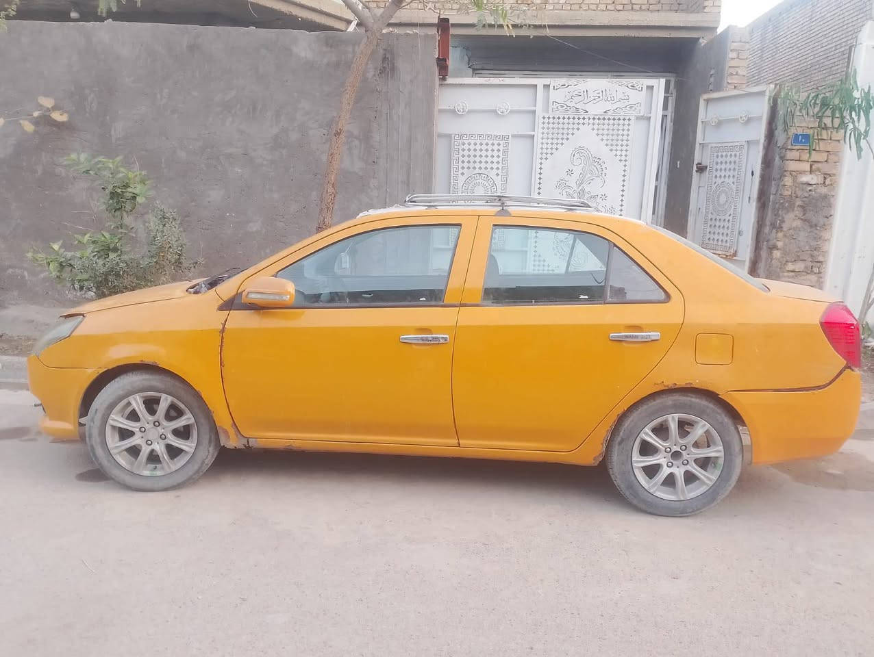 السلام عليكم سياره جيلي البيع بغداد تحويل ثاني يوم رقم بغداد موديل 13هيهه وغرامات عل مشتري سعر 19  اوبيهه مجال عنوان بغداد حي البتول رقم ***********
