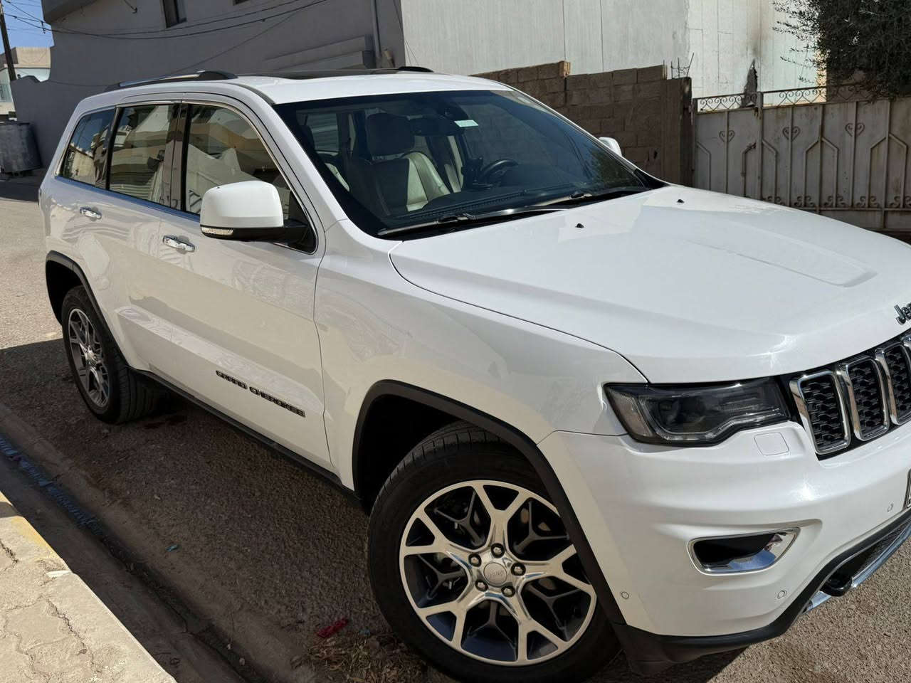 ***********
جیب لمتد مودیل 2021فول فول باسمي من شركة هارلم لحد الان بطاقة بنزين موجود .. بدون شخط بدون اي عيب بدون صبغ .. 
سعر 325 مجال كلش قليل .. 
استفسار *********** كركوك, العراق
