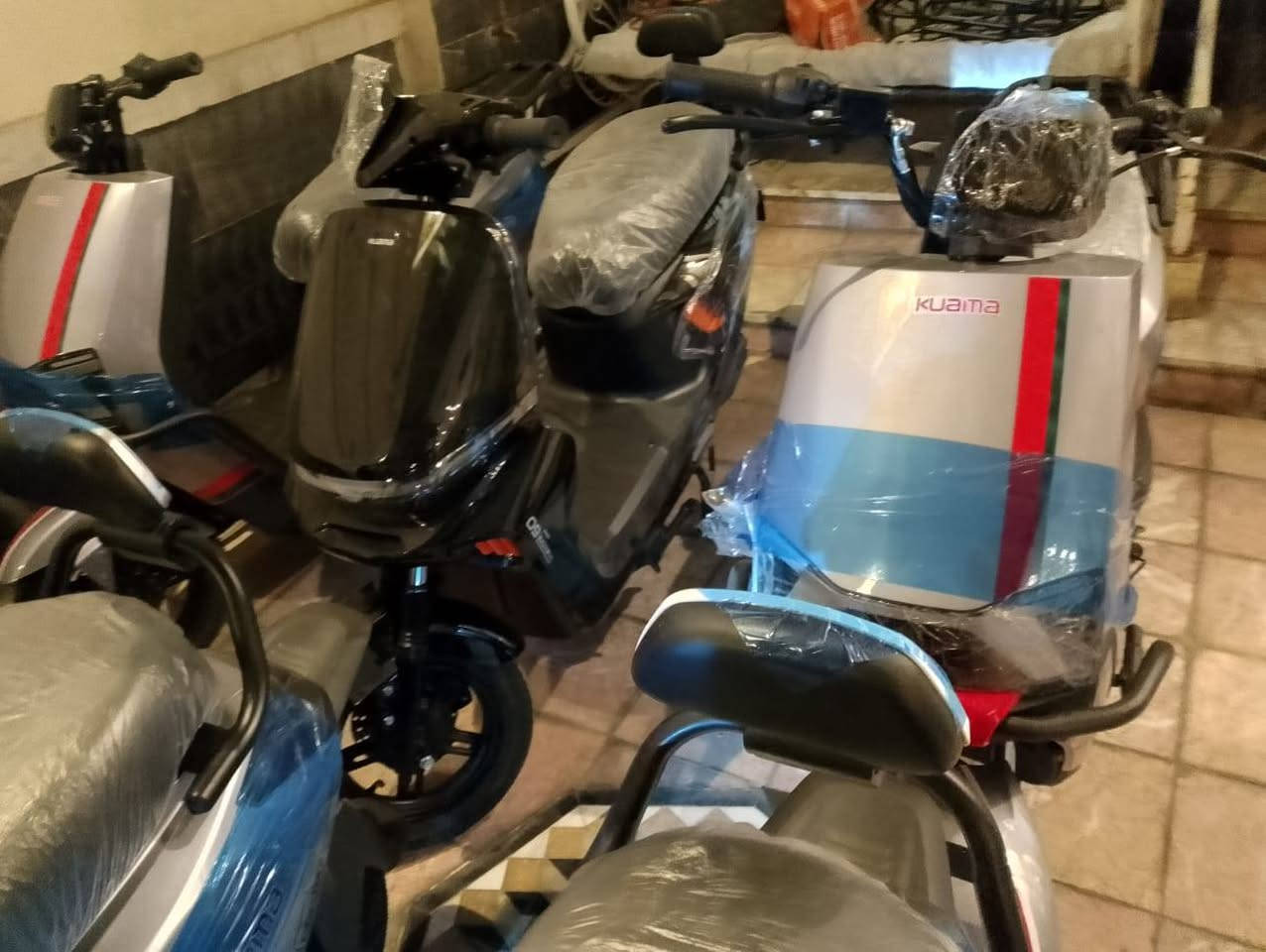 عليكم دراجات شحن للبيع جمله او مفرد اتصال على الرقم  ***********‬
- دراجات كواما استيراد خاص 
- بطارية حامضي  72 ڤولت و 38 امبير بعدد 6 بطاريات.
- حجم الملف من 2500 الى 3400 واط.
- حجم الويل 12 و الفرامل دسك امامي خلفي.
- السرعة 88 Km و مدى المسافة للشحنة الواحدة هو 95 Km الى 100 Km . 
- نظام تشغيل بالبصمة و السويچ ايضاً.
- دبل اشارة.
-اللون ابيض - اسود - سلفر - بنفسجي متغير 
-مع هديه صندوق وسيبايه حديد لاصحاب الدلفري 
- مع درع امامي وخلفي 
- عنوانا بغداد 
- للمهتم زياره صاله العرض مع خصم كبير لاصحاب المحلات والتوصيل والمطاعم 
 ‭ *********** -
- لمعرفه الاسعار التصال على الرقام البيع نقد فقط
ملاحظه ضمان بطاريه لمده
