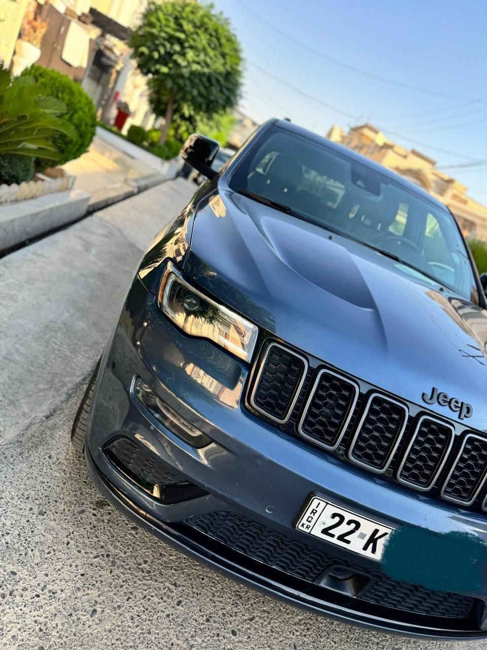 سلام عليكم 
جيب كراند شيروكي  لمتد ( اكلين ) ام رادار 
‏‎  مكفولة من دعامية الدعامية 
موديل  (2021  فول مواصفات  
المحرك : V6.  3.6L ‎  
 السياره اخت زيرو 
ماشيه 66 
رقم اربيل الجديد بسمي تحويل ثاني يوم  ؟
سياره مكفوله من الصبغ و التبديل و البارد
سياره جديده جدا ارضيات الشركه بل جيس 
سياره جديده استخدم شخصي و قليل 
‏‎ السيارة اكلين داخل جلد اسود المرغوب 📍❤️ 
‏‎* المواصفات :
‏‎*رادار امامي وجانبي 
‏‎* نقطة عمياء .
‏‎*داخل جلد 
‏‎* دفع رباعي 4x4 . 
‏‎* فرش المقاعد من الجلد . 
‏‎*صفي المقاعد الأمامية كهربائية .
‏‎* ذاكرة لحفظ وضعيات الجلوس . 
‏‎* صفي المقاعد الأمامية مع تدفئة . 
‏‎* صف المقاعد الخلفية مع تدفئة . 
‏‎* ويل قياس 20 انج .
‏‎* مقود السائق كهربائي . 
‏‎* تدفئة ستيرن . 
‏‎* فتحت سقف .
‏‎* شاشه كبيرة 8.4 انج .
‏‎* نظام الملاحة (GPS) . 
‏‎* نظام خاص للطرق الوعرة . 
‏‎* مصابيح امامية زنون . 
‏‎* المصابيح الأمامية مع LED لايت  تبديل عدسات 4 دولار. 
‏‎* كشافات ضباب بروجكتر زنون . 
‏‎* تشغيل عن بعد .
‏‎* صندوق كهربائي .
‏‎*  حساسات أمامية . 
‏‎*  حساسات خلفية .
‏‎* كاميرا خلفية .
‏‎* بخاخ ماء لتنظيف المصابيح الامامية .
‏‎* مرايا بخاصية التعتيم الذاتي . 
‏‎* مرايا جانبية قابلة للطي . 
‏‎* بلوتوث تلفون . 
‏‎* محدد سرعة . 
‏‎* نظام تشغيل واطفاء اوتماتيكي للمحرك للتوفير من صرف الوقود . ( Auto Start System ) .
‏‎* نظام بريك اوتماتيكي ( Auto Break System ) .
السعر 320 ورقه 💲 و بيهه مجال
***********
مكاني بغداد البلديات
