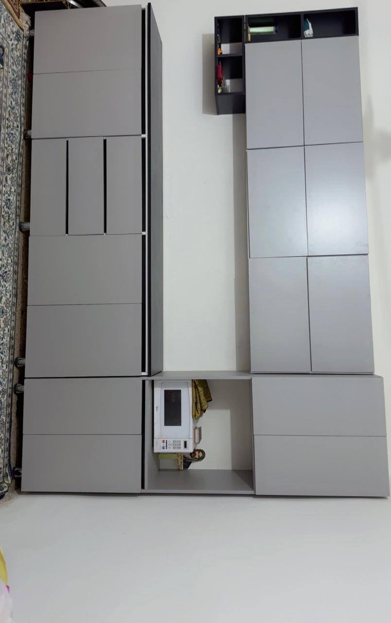 مطبخ مستعمل شهرين الكاونتر 3 متر والسنك 2 متر الابواب هايدروليك نوع الخشب HDF الله شاهد جان معرضتة للبيع بس مستعجل على بيعتة لان اريد اشيل السعر 550 الف التواصل واتساب ***********
