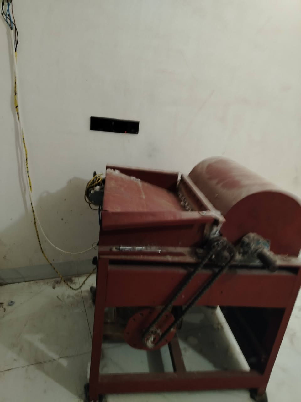 السلام عليكم  مكينه ندافه صوف وقطن وملابس المكان حي النداء السعر من الخير مليون و 650 رقم واتساب ***********
للتصال ***********
