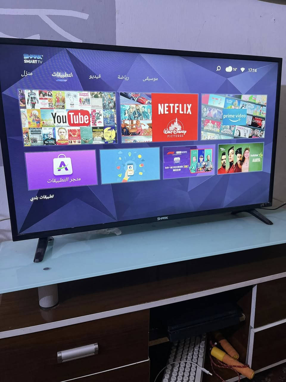 شاشه سمارت من شركه shark حجمها 43 بيها إنترنيت و مستعمله قليل شاشه نضيفه سعر 
200 الف  بيها مجال بسيط العنوان الحريه  منطقه سلام ***********
