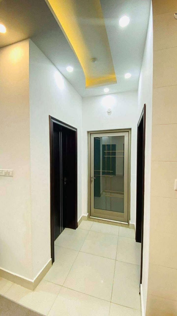 بيت للبيع في مجمع الدوح مساحتة الكلية 200 متر موقعة ركن طابقين بناء شخصي 

ط 1 -  غرفتين + صالة كبيرة + مطبخ + استقبال + مجمع صحي عدد ٢ + كراج + حديقه 

ط 2-  يحتوي على اربع غرف نوم كبيرة مع استقبال كبير مع مجمع صحي مع مراوح البيت ومنظومة كاميرات + سخان ماء + ماطور ماء + ٤ سبالت 

بناء حديث سنة ٢٠٢٣ ع يد صاحب البيت
مطلوب للعقاري ٨٣ مليون

مكتب ظلال الخير 
بدايه شارع الفنادق 
***********
