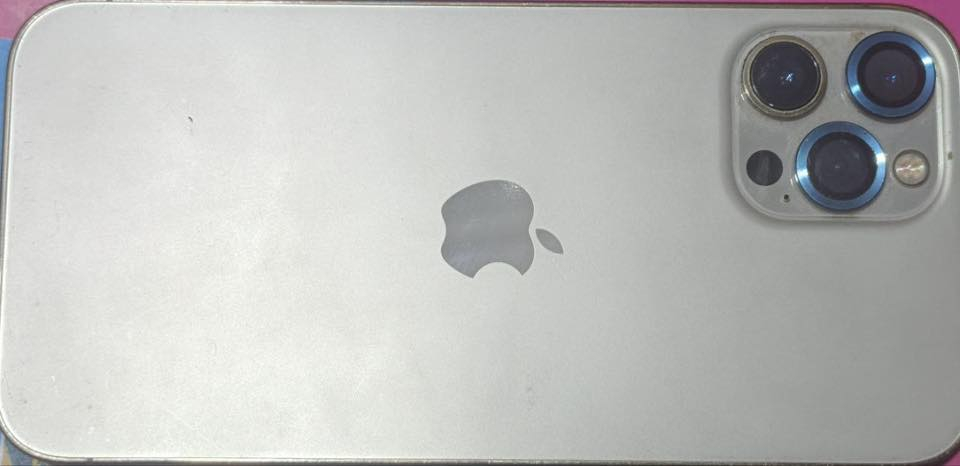 جهاز ايفون ١٢ابروماكس لبيع السعر ٤٥٠وبي مجال ***********
