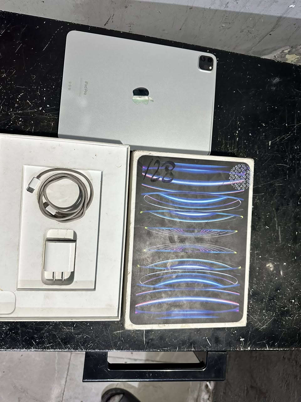 سلام عليكم ايباد 11 M2ذاكره ١٢٨ نضافه ٩٠ بل ميه البطاريه ٨٤ماكني بغداد الاستفسار
***********
