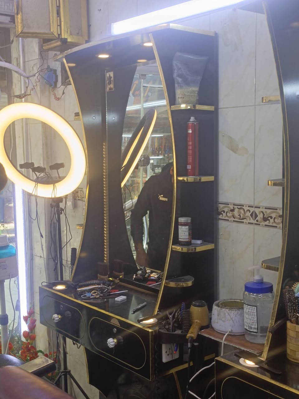 سلام عليكم كراسي مستعملات محل حلاقه نضيفات كلش سعر 400وبيه مجال حك جيه بكاني بصره عشار شارع المطاعم ***********
