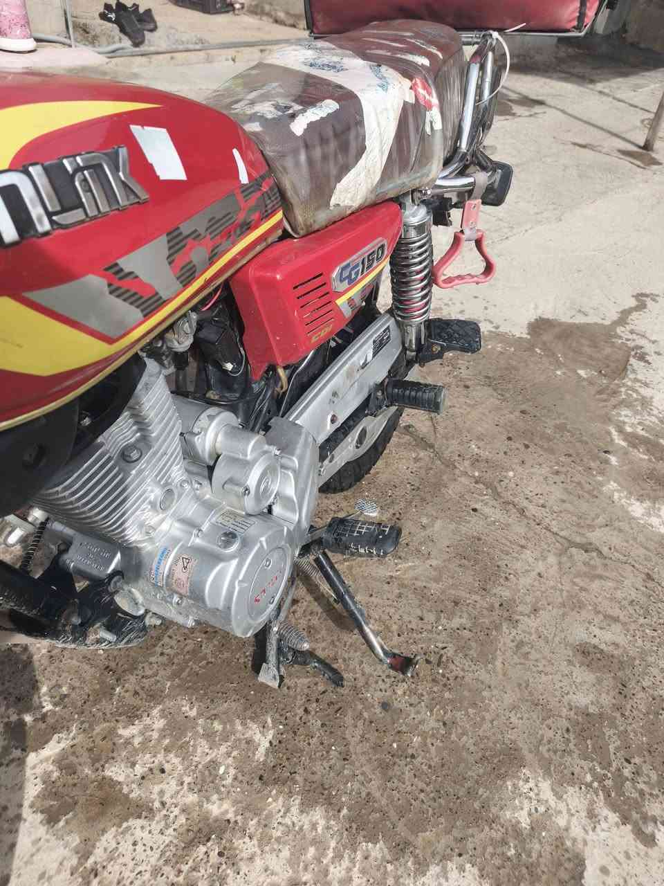 سلام عليكم
سيفان23
محرك نفخ مامفتوح
كهربائيات شغاله
شاشه طافيه
كلجات وباتري قبل اسبوع شديتهن
نشاط فول 
مكاني بيجي 
مراوس ب24ونطي فرق
 ***********
