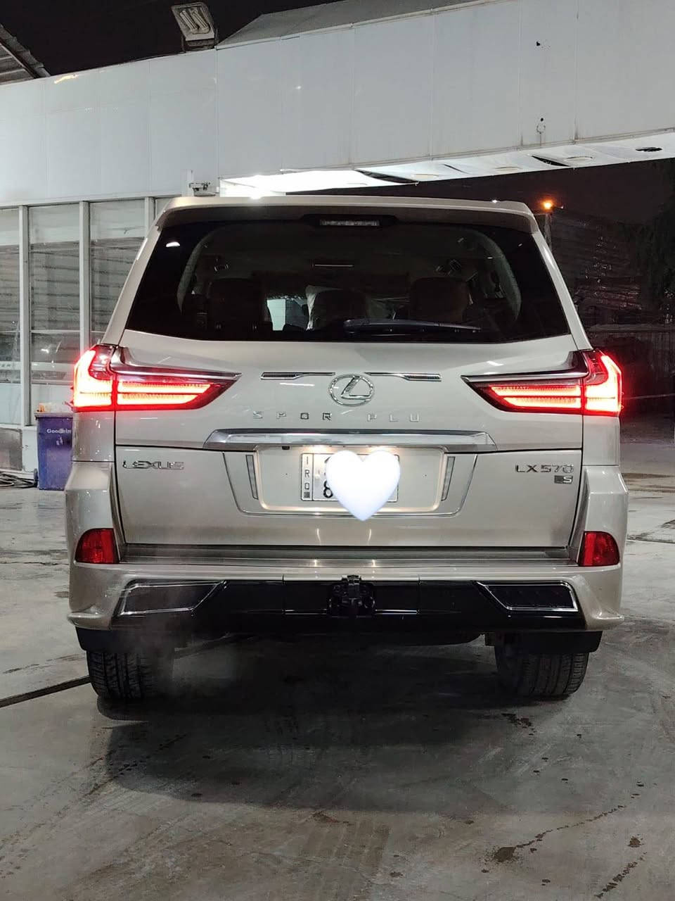 السلام عليكم 
لكزس 
مديل :2018
سبورت بلاس 
VIP
مواصفات 
4كشنات كهرباء 
وكشنات خلفيه هم كهرباء 
خزن ميموري 
نقطه عمياء 
4كامرات
رادرات
كشافات 
حساسات امامي وخلفي وجوانب 
كشنات تدفئه وتبريد 
تحكمات ستيرن 
ماوس تحكم بشاشه 
سلايت
جكات تصعد وتنزل 
محركه5700 /8سلندر 
لون :شباني مميز 
تشغيل عن بعد 
وبعد هواي مواصفات لكزز معروفه سياره بيه صبغ موضح بصور ربع جاملغ فقط وباقي سياره كفاله عامه 
سعر سياره :660ورقه وبيها مجال 
للستفسار الاتصال: ***********
