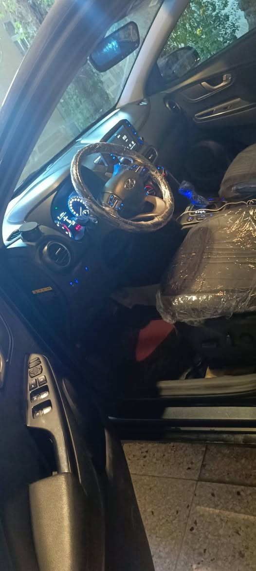 ألسلام عليكم للبيع هونداي كونا 2018 خليجي كوري 
بدون ايرباك وبدون حادث
فقط طخات خفيفة 
كلير بلبنيد وبصندوك يم رقم قطعتين
كير ومكينة بلاديات ممفتوحات ع شركة  
رقم بغداد دولي لجديد بأسمي
فول مواصفات 1/1 عدا الفتحة 
☑️محرك 1600 تيربو 
☑️بصمة تشغيل+بصمة أبواب ترحيب                        
 ☑️ لد امامي وخلفي
☑️شاشة ايباد كبيرة تدعم كار بلي +gps
☑️كاميرا دواره
☑️3 انضمة قيادة
☑️تبريد شاشة + شاحنة والير ليس. 
🦼كشن تدفئة + تبريد بلكشانات ولستيرن 
وكشن كهرباء تحكم
وكشنات جلد  
☑️رادار خلفي
☑️فول تحكم استيرن
☑️حساس تايرات
 ☑️ويل كب 
☑️شاشه لتحديد العطلات 
مكان السيارة بغداد
السعر 118 سعر مناسب  
للأتصال ***********
