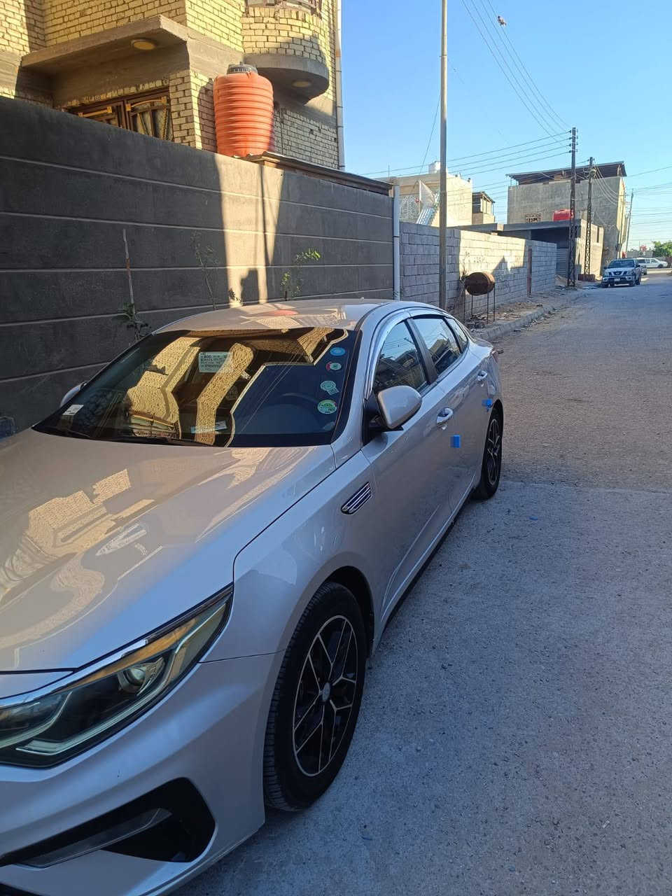 كي فايف وارد كوري مديل 22 مكينه 2000 دوش سياره جديده بمعنه الكلمه ماسيه 33 لف مكينه كير حداديه تخم تاير بيها صبغ بس قبق الصندوك داخله من كوريه بلعراق صار شخط بلمكدر اثر دراجه كما موضح بالصوره كشنات جلد تدفئى تبريد بلكشنات بيها هواي مواصفات السعر 170 بيها مجال بسيط حك الجيه مكان السياره بصره رقم اربيل

خوان انه مكلف بلنشر هاذ رقم راعيه
 ***********
