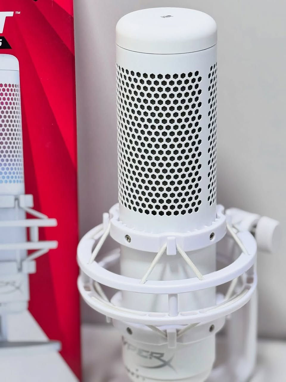 المايك القوي
قطعة مميزة جداً
Hyperx quad Cast S سخة الأس لون الابيض
• مايك USB ستوديو احترافي مخصص للبث المباشر والجيمينك
والبودكاست
• جودة تسجيل عالية الوضوح بصوت نقي وثابت بدون ضجيج
• كابسولة Condenser كبيرة تعطي عمق وقوة بالصوت
• إضاءة RGB محيطية فخمة قابلة للتخصيص الكامل
• 4 أنماط التقاط احترافية تناسب كل السيناريوهات
• مستشعر لمس ذكي لكتم الصوت الفوري
• فلتر بوب داخلي احترافي يقلل أصوات النفس والحروف الحادة
• حامل Shock Mount مدمج لعزل الاهتزازات
(Gain Control) تحكم مباشر بحساسية المايك •
• منفذ سماعة 3.5mm للمراقبة المباشرة بدون تأخير
• يعمل بنظام Plug & Play بدون آي تعريف
Macو PlayStationو PC توافق كامل مع •
• تصميم أبيض فاخر يكمل الست أب الاحترافي ويعطي شكل قوي السعر 125 الف فقط


**إذا كنت صاحب هذا الإعلان وتريد حذفه لأي سبب، رجاءا أرسل رسالة إلى الدعم الفني**