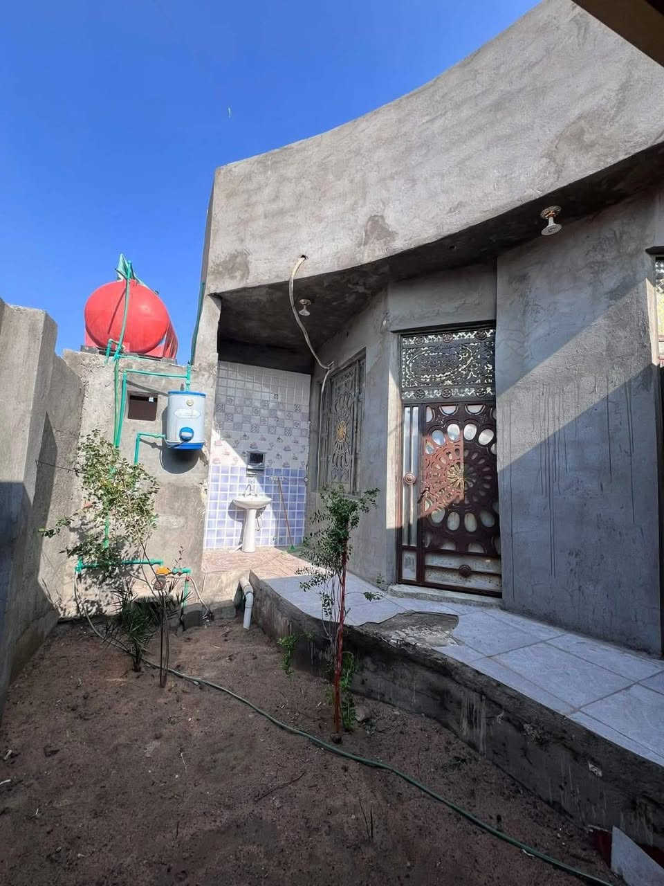 بيت بل عوجه بشارع شجرا الطيبه
نوع العقار طابو زراعي عراقي 

مساحته 200متر 

غرفتين +ودوانيه وصاله كامل 

سعر 85مليون *********** رقم
