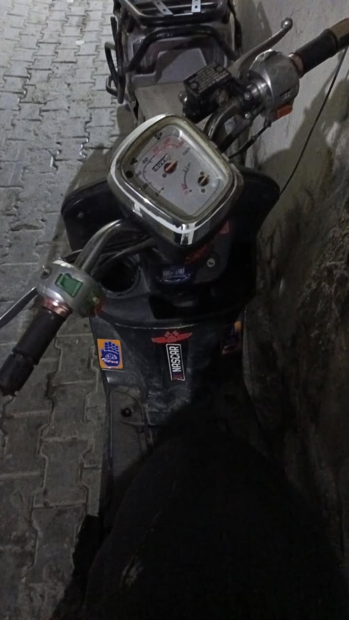 سلام عليكم عدي هاي دراجه كامكو بيه راجز سلف عطلان وعوزه باتري وكتف شحن اني خاله ما استخدمه وما عدي مجال اسوي بيع ومراوس بجهاز حسب لقناعه عنوان بغداد شارع حيفا للتواصل ***********
