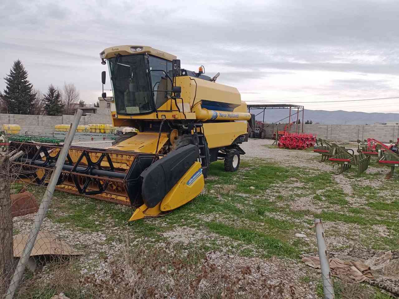 نیوهولند 5040 مودیل 2011 مشتغل 3000 ساعە بشرط تحویل للبیع
*********** _***********
