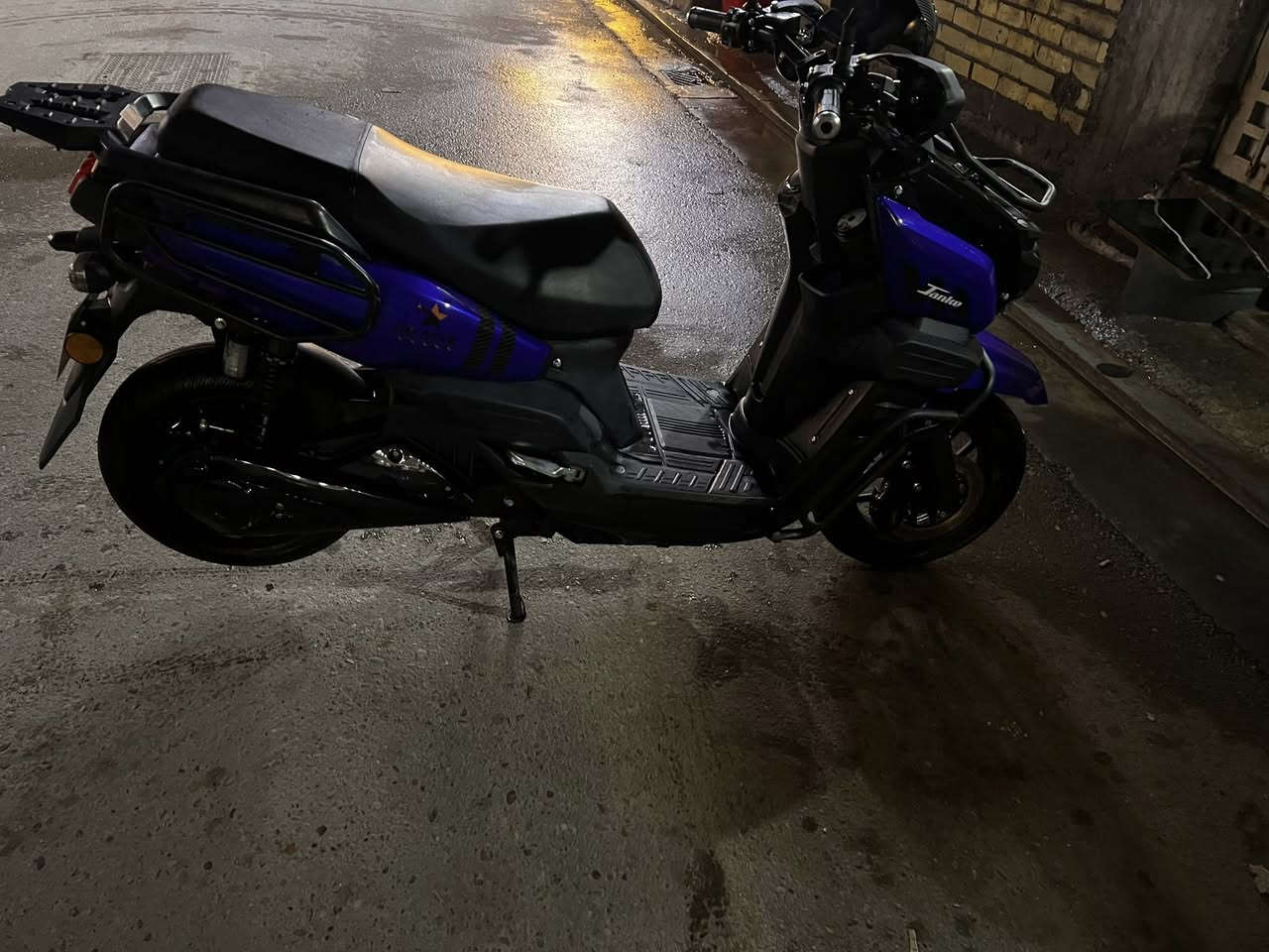 سلام عليكم شباب دراجه اخت الجديده مابيها نقص برغي كلها كامله من تار لتاير تشغل سلف وتطلع مكاني الشعب. شارع عدن ***********  السعر مليون 200 بيها مجال
