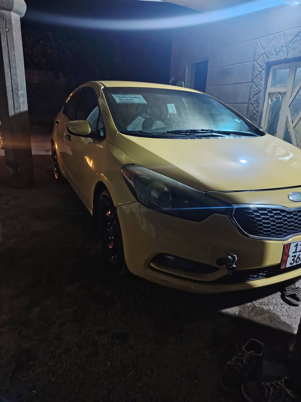 سلام عليكم  
للبيع سياره فورتي موديل 2015 وارد امريكي 
مكينه 2000 جي داي 
مكينه كير حداديه خير من الله 
تخم تاير جديد تبريد ثلج 
رقم بغداد بسمي السياره مال جناي مامتعوبه السعر 105 وبيهااا مجال 
رقم الهاتف ***********
