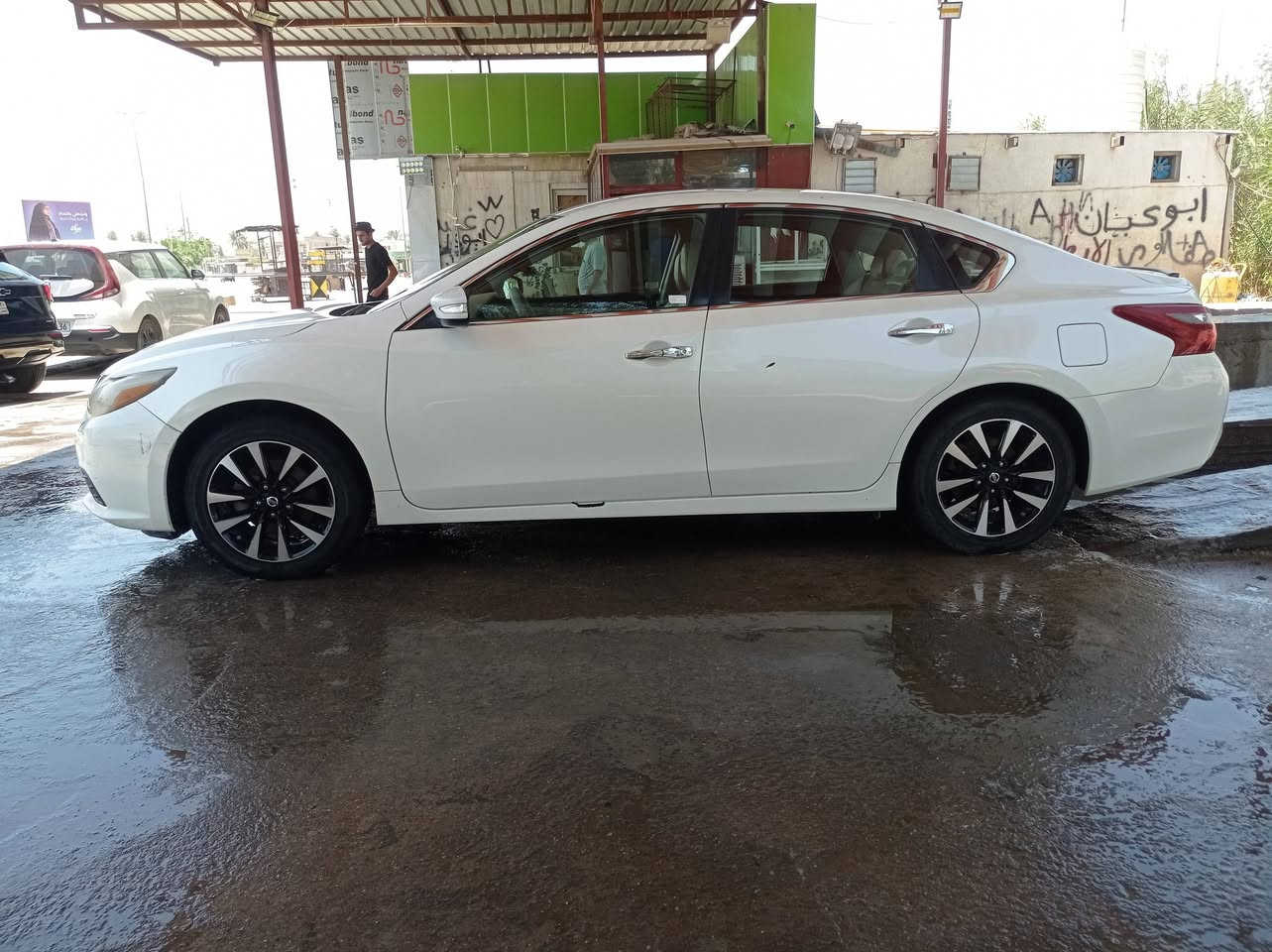 السلام عليكم 
للبيع نيسان التيما 2018  SL مكانه بابل الحلة رقم بغداد دولي فول عدا الفتحة مواصفاتهة معروفة ماشية 124 الف حادثهة بسيط جدا بنيد مصبوغ وجاملغ مبدل وهنا بالعراق ضربة بسيطة بقبغ الجنطة معدل بارد رقم جديد دولي وسنوية وهزة جديدة للاستفسار اكثر الاتصال ***********
