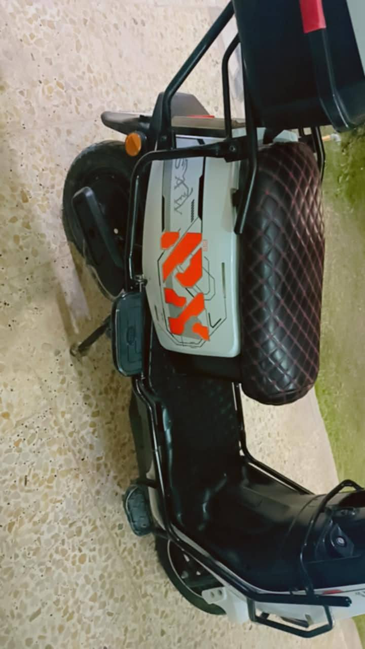 السلام عليكم دراجه شحن نوع سكنس مدرع نضافه فول مواصفات 6بطاريات بيهن نفخه فقط كهربائيّ كلهه شغاله وعل فحص مراوس ب هارلي اووو جبلي تجي تفحص وتشوف بعينك 0786 544 5986هاذه رقمي متواجد واتساب
