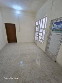 شارع المطار القديم • ١٠٠م • غرفة وصالة