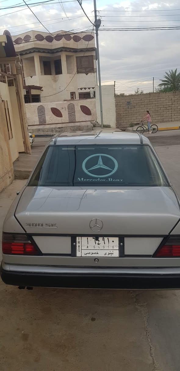 سلام عليكم مارسدس موديل 1992  /SE 300
فول موصفات اربع جام كهرباء / سلايت فتحه طكتين 

كشنات جلد / تحكم كهرباء ￼

بلاديه سياره / مصبوغه جماليه فقط 

كير ومكينه بشرط

محرك محور ٣٠٠٠ بطة 

تخم تاير جديد

عالي ناصي زينون 
 كهربائيات كله بشرط 

اريل شغال ويه سويج 

شلعه ومعدل خير من الله 

مكان سياره موصل .. بعشيقة 

سعر ٧٣ وبي مجال  

رقم هاتف ***********

