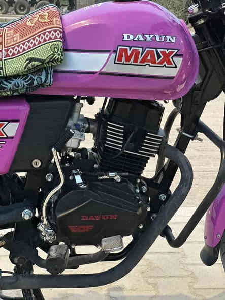 دايوان مرقم نجف 
دايوان كلاسك ٢٠٢٣ مرقم نجف الدراجه جاهزه على اخر حبه ونضيفه دبلات امامي جديد واصلي تايرات جدد الدراجه معايزه شي 

مكانها نجف حي الشهداء 
السعر 2200 

رقم صاحبها …
0782 905 3842
