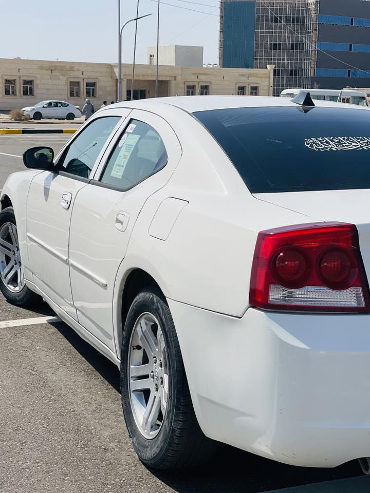 اللهم صلي على محمد وآل محمد
جارجر ٢٠١٠ أدوات أدوات أدوات بيها أرقام وسنوية طبق الاصل 
مكينة ٦سلندر جديدة
كير مكينه حدادية تبريد ثلج كله شغال 
لايتات زنون عالي ناصي 
دواخل جديده توني مدوشمها 
حدادية ٥٠٪؜
_________________________
السعر//٣٩وبيها مجال
المكان// البصرة
_________________________
***********
