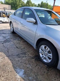 اخوان عندي نيسان التما موديل ١٢ عداد السيارة ١٥٠ الف  رقم اربيل  بيها ...