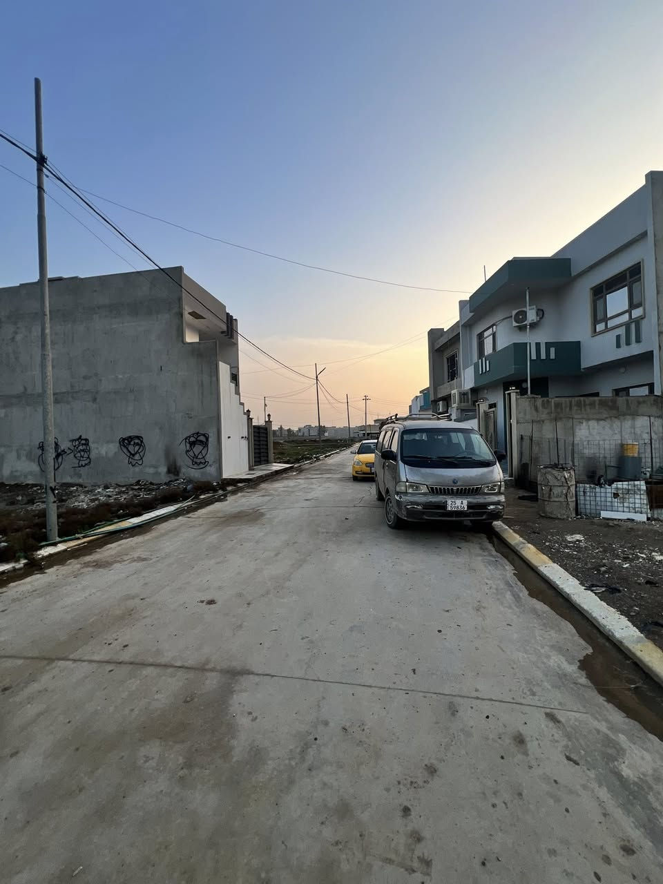 ارض للبيع حي الكندي الثانية 

جمعية النور 

مساحة الارض 100 متر واجهه 6.25 متر 

شارع تبليط 12 متر 

سعر الارض 35 وقابل للتفاوض

للاستفسار مراجعة مكتب العمران سايدين حي السكر او التواصل على الارقام التالية 
***********
***********
