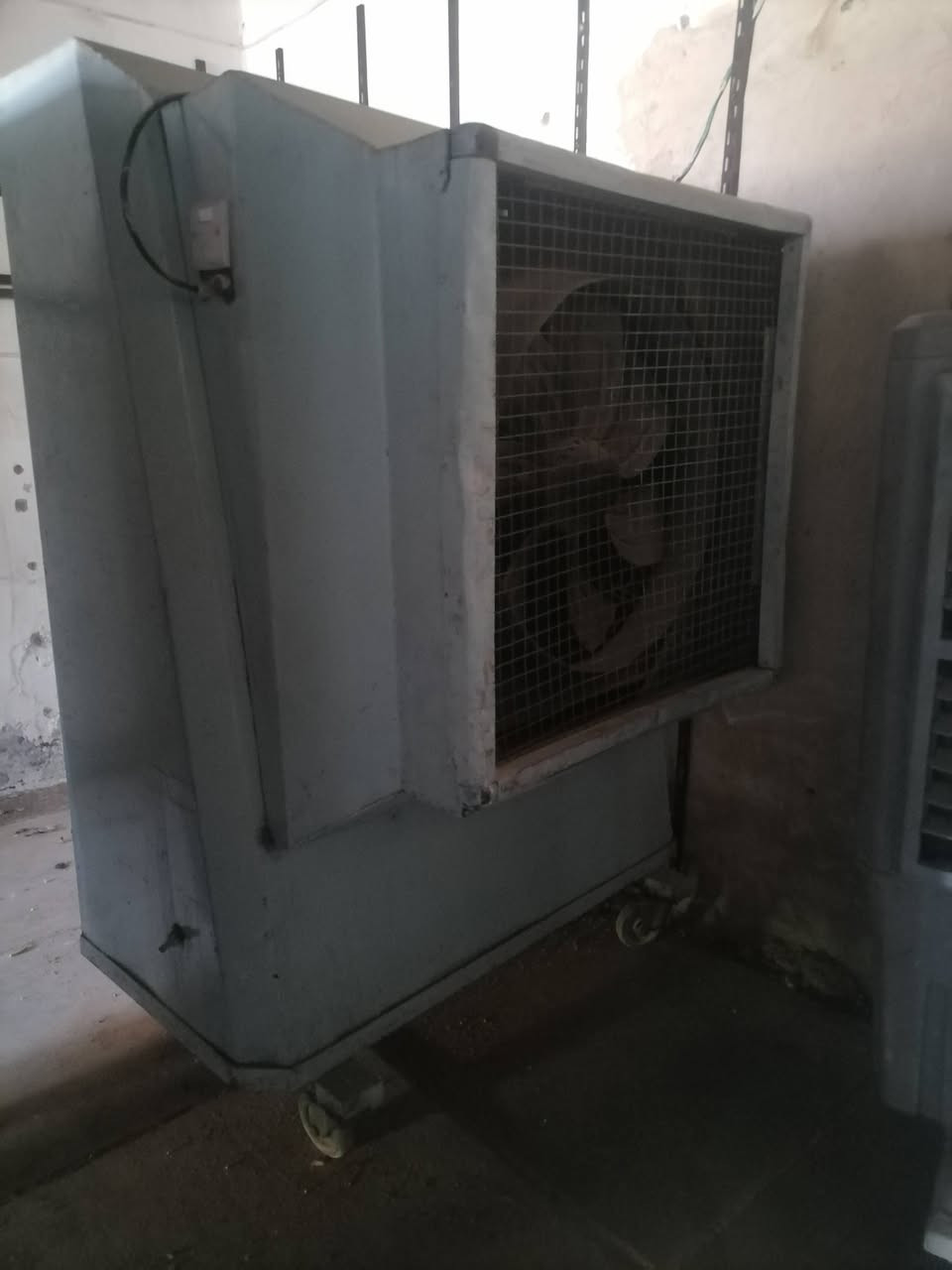 مبرده الحجم الكبير نظيفه سعر ٣٧٥ لصحاب المواكب بغداد ***********
