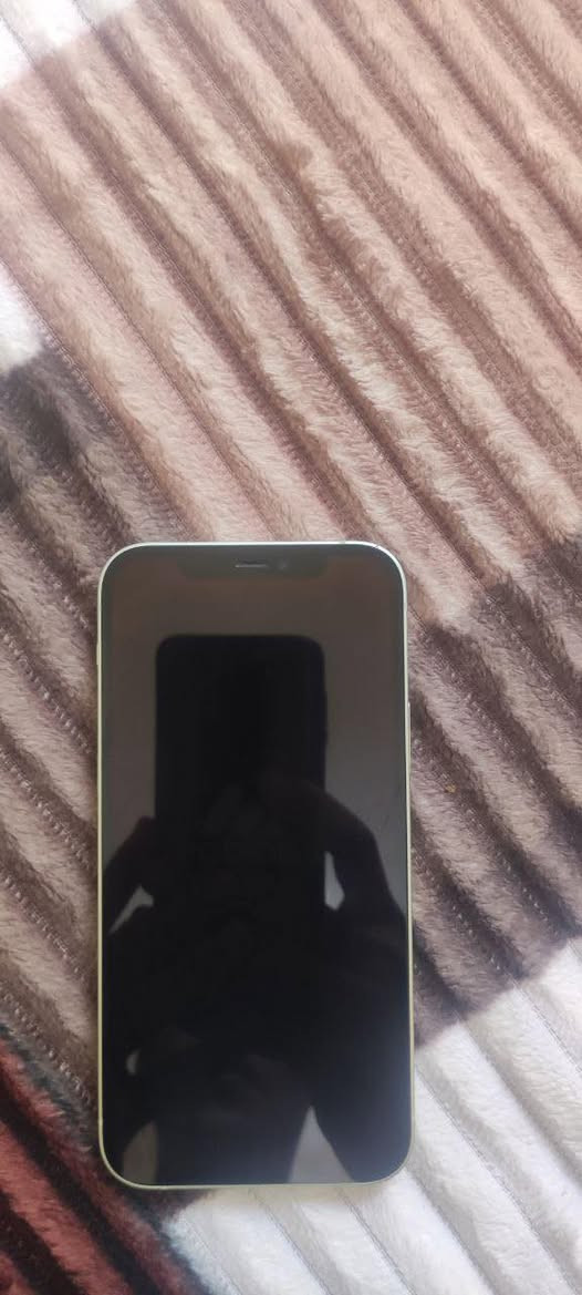 ايفون 12 عادي ذكره 128 جهاز نضيف ستعمال بيت بطاريه 75 بصمه وجه وكفه بالتحديث فقط سعر 250 
***********
