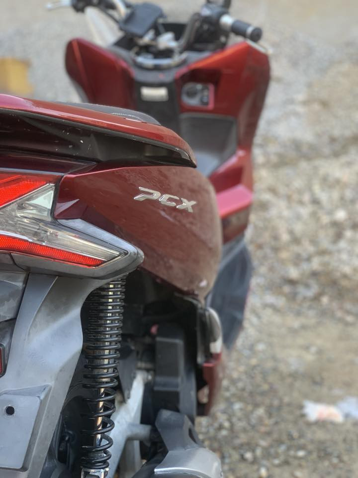 السلام عليكم بي سي اكس جيل 3 كوري للبيع بيها ضربه بصفحه ومبينه بلصور ماشيه 31الاف لون ماروني الدراجه نضيفه ابدللها دهن كل 20 يوم موتل وبانزين محسن ولسعر15$ وبيها مجال للاستفسار *********** مكلف بنشر
