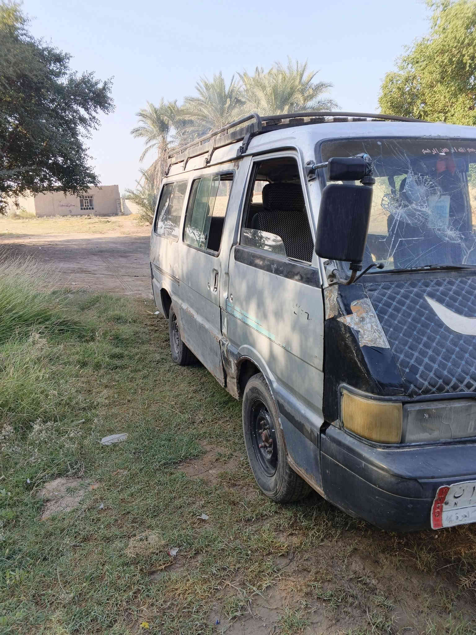 سلام عليكم سياره للبيع 94مصفره هيئه وغرامات تخم تاير راعيهة موجود سنويه ال 27 السعر 22 وبيه مجال ***********
