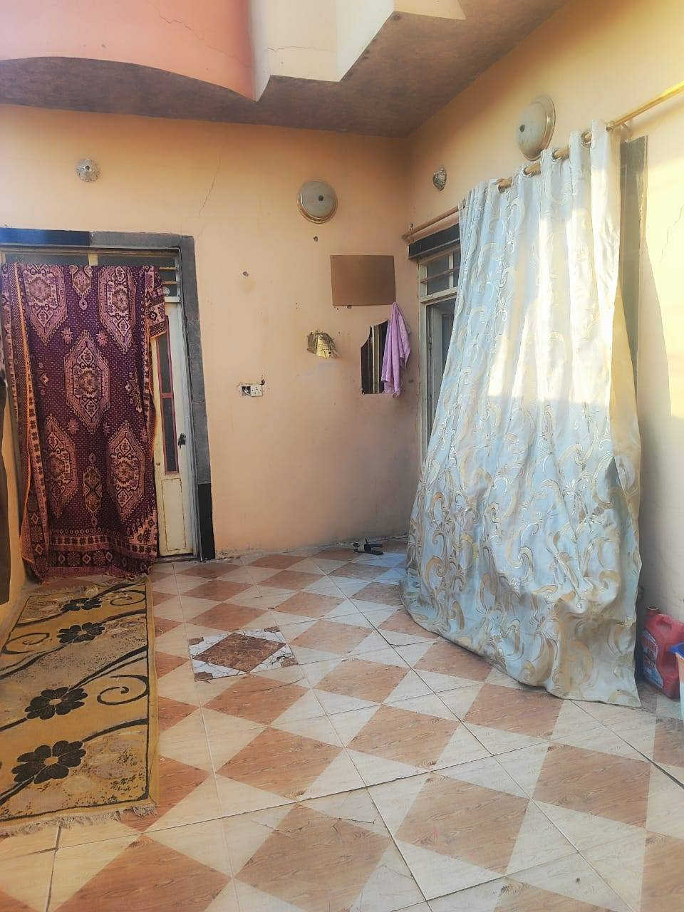 #دار_للبيع 🏠 بشارع المطار القديم مساحه 150م سعره بلاش
⚜️بناء بلوك درجه اولى الأساس والسقف صب كونكريت 
🔺يحتوي على غرفتين وصاله وستقبال ومطبخ وصحيات داخليه وخارجيه..
🔺السعر 35 وبيه مجال 
⚜️ للاستفسار مراجعة
   ((#مكتب_ابوعراق_للعقار  ))

☎️*********** واتساب
