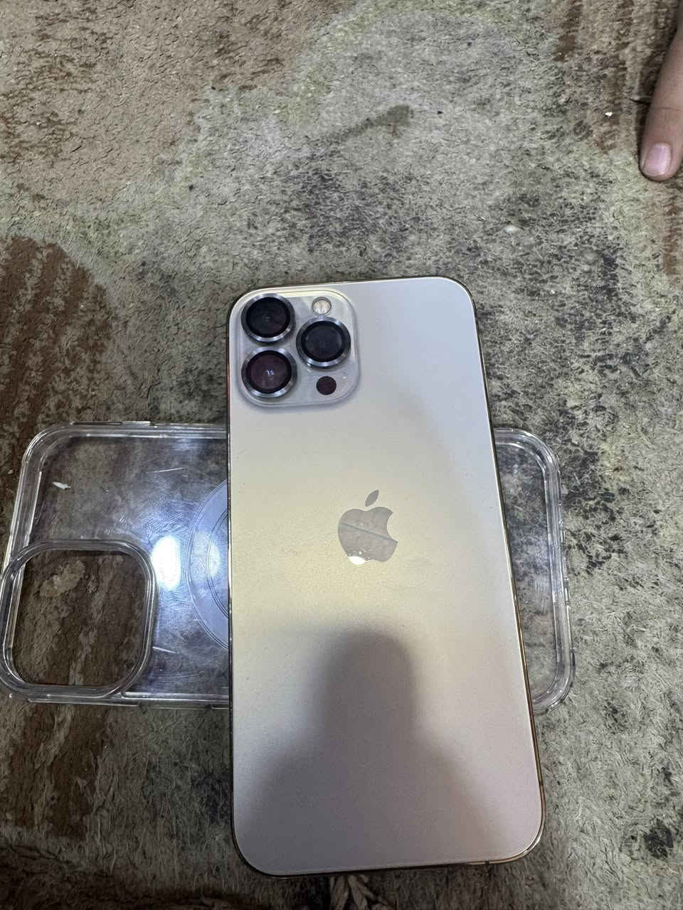 سلام عليكم 13برو ماكس   بطاريه 88 كفاله عامه ذاكره 512 نقال كلش نضيف ولا مفتوح لون شمباني  كلش حلو كارترنه ويا  سعره 700 وبي مجال بكاني البصره المطيحه مقابيل كليت الفرقدين وهاذ رقمي ***********
