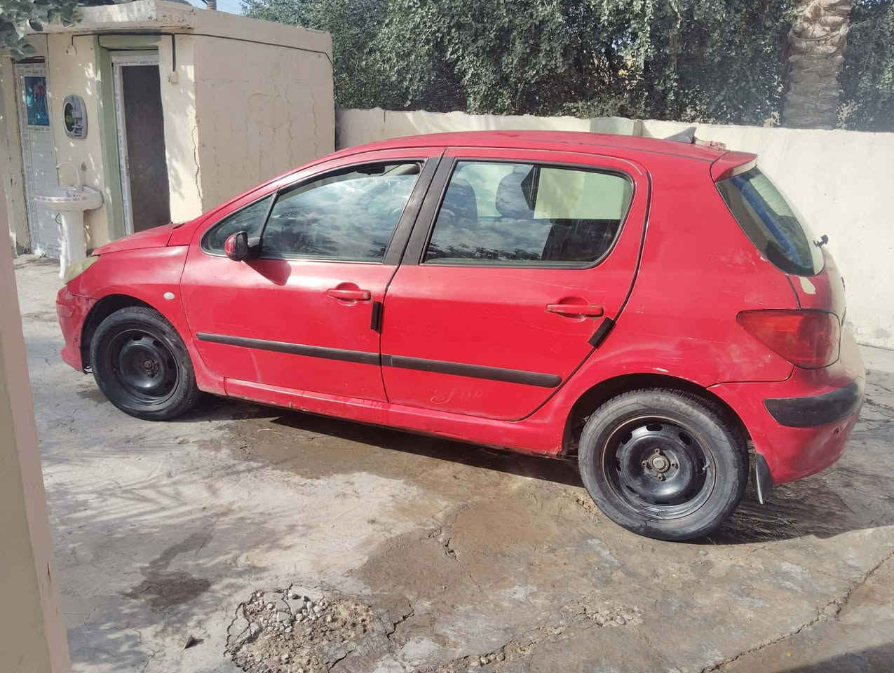 بيجو فرنسي ٣٠٧ موديل ٢٠٠٦ رقم كربلاء سنويه ل٢٩ شرط مداور  جاهزه مكينه وكير لا تنقيص ولا تبخير فقط عندي مثلث يشتغل مرات ومرات يطفى بالدشبول تصير عته خفيفه بالتنمير ومرات تروح بيها قاعده فيوزات جديده باتري جديد كتفات جوزه حماوه بلكات مسوي ادامه   سياره عايزه ترتيب بالبدي فقط  بيها جراد  وبنيدها طار قبل كم يوم بدلت جامه جديده وسمكرته هوا وتكم لاحهن شويه بالحافه من يم البنيد يعني سياره فقط بدي تعمير   سعر 40 مكان بابل /حله 
*********** بي واتساب
