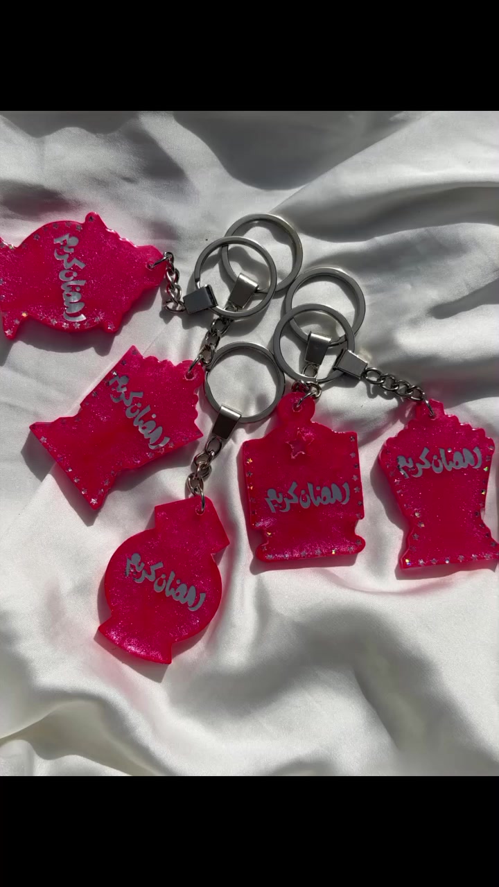 أحلى ميدليات فوانيس رمضان متاحه فورى باكتر من لون وتصميم 
هديه قيمه ومميزة باذواق مختلفه
أحلى هديه تهادى بيها اخواتك او أصحابك او احبابك قبل بداية الشهر الكريم وكل سنه وانتم طيبين
 اللهم بلغنا وإياكم شهر رمضان 
#noonresin #رمضان_2026 #فن_الريزن #هاند_ميد #تجهيزات_رمضان


**إذا كنت صاحب هذا الإعلان وتريد حذفه لأي سبب، رجاءا أرسل رسالة إلى الدعم الفني**