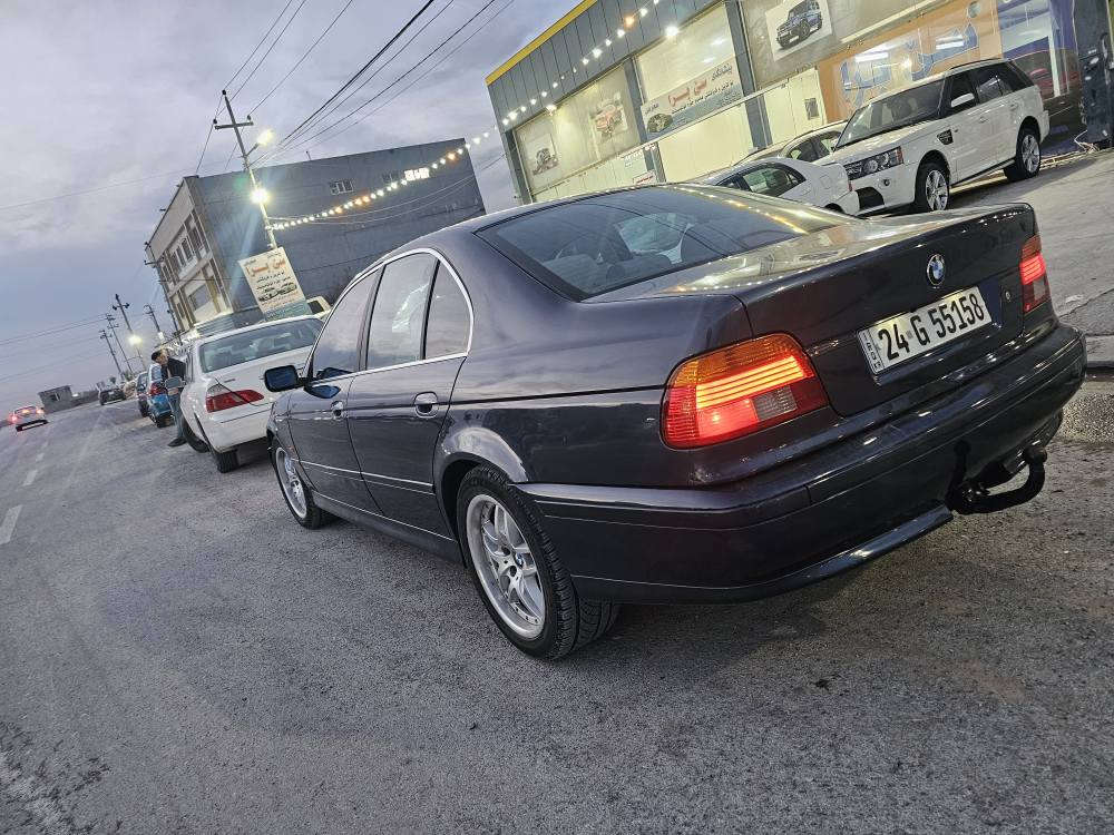 E39
مۆدێل 2002
مەکینە 525
سێ پارچە بەغی ئەوروپای هەییە
پێش و پشت کەپسە نمونە لە جوانی
کوشن هیتەر
سوکان ڤۆلێم 
سەنەوی 2030
هەموو شتی نوێییە
نرخی 115 مەجالێکی برایانە 
مشتەری نیی تەلەفۆن  مەکە تخوا
هەولێر  - بنسلاوە 
*********** أربيل, العراق
